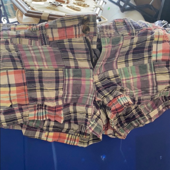Size 2 American Eagle plaid shorts - Picture 1 of 3